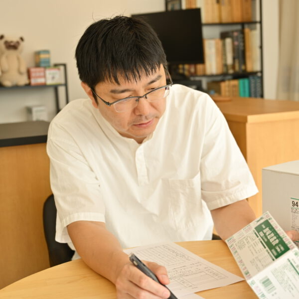 漢方だけを答えにしない。緒形さんが、三鷹で「まちの薬屋さん」を始めるまで